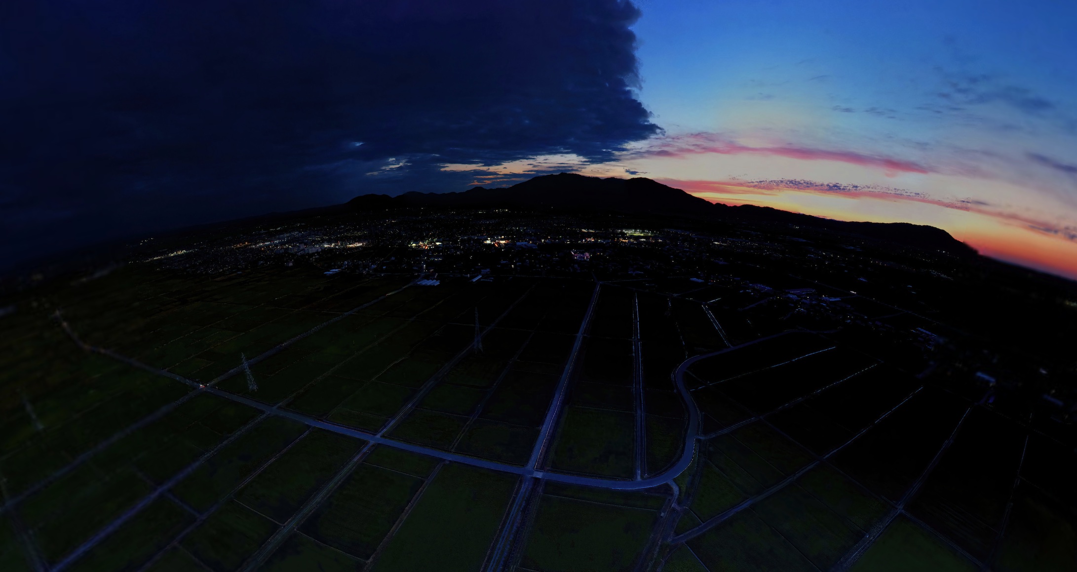 6億画素　360度全天球空撮パノラマ　越後平野と弥彦山の夜景